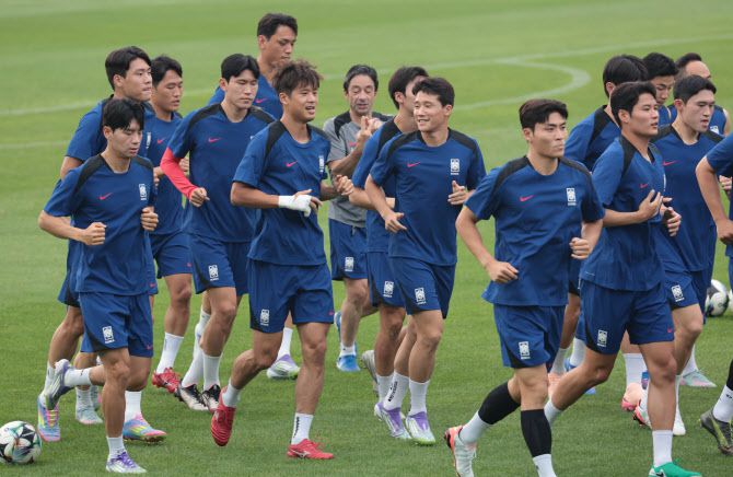 2025년 동아시아축구연맹(EAFF) E-1 챔피언십(동아시안컵) 1차전 중국과의 경기를 앞둔 한국 축구 국가대표팀 선수들이 6일 경기도 성남시 중원구 성남종합운동장에서 훈련을 하고 있다. 사진=연합뉴스