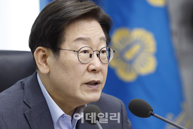 이재명 대통령이 10일 서울 용산 대통령실 청사에서 열린 제3차 수석보좌관 회의에서 발언하고 있다.(사진=뉴시스)