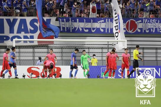 2022년 동아시안컵 일본전에서 0-3으로 패한 한국 선수들이 허탈해 하고 있다. 사진=대한축구협회