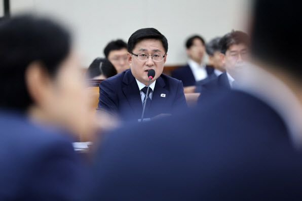 김성환 환경부 장관 후보자가 15일 서울 여의도 국회 환경노동위원회에서 열린 인사청문회에서 발언하고 있다. (사진=뉴시스)