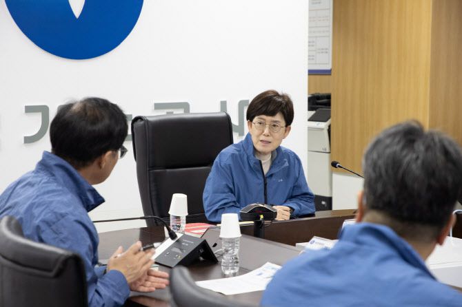 최연혜 한국가스공사 사장이 지난 17일 대구 가스공사 본사 재난상황실에서 열린 천연가스 공급시설 안전관리 현황 점검 회의에서 이야기하고 있다. (사진=가스공사)