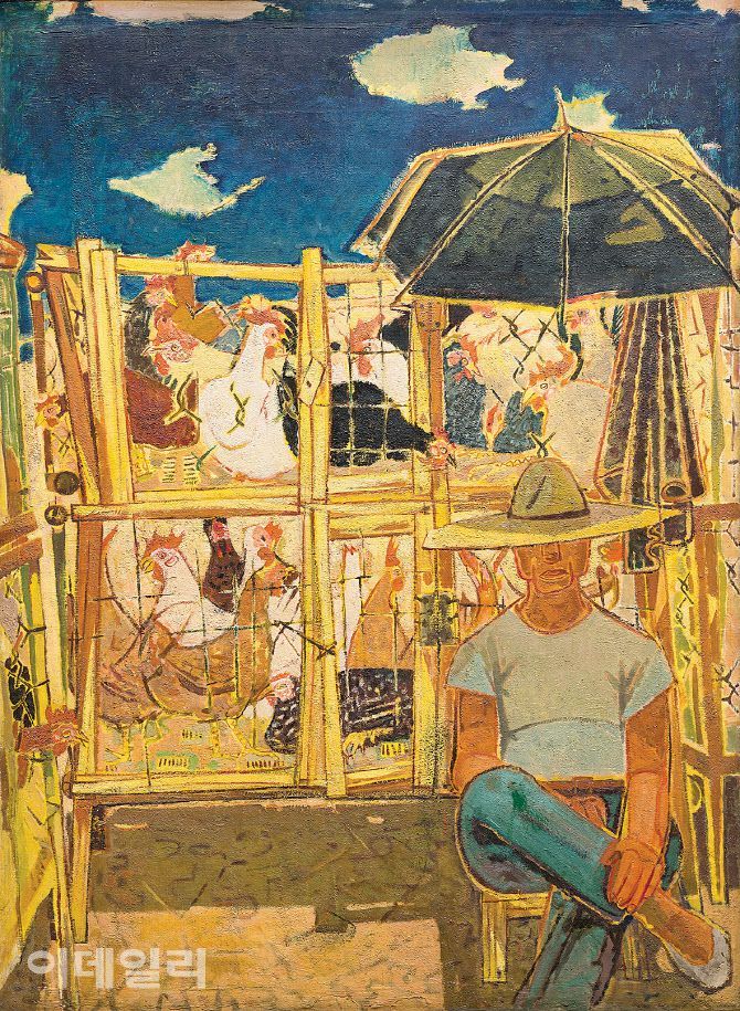 문신의 ‘닭장’(1950s). 국내 화단에서 활동하던 초기의 회화작품이다. 밀짚모자를 눌러쓰고 닭장 앞에 무심히 앉아 있는 남자와 푸드덕거리는 닭의 에너지가 대치와 조화를 동시에 이루고 있다. 암울하던 시대 답답한 현실을 역설적이게도 선명한 색감으로 밝혀냈다. 지난 5월 1일 국립현대미술관 과천에서 개막한 ‘MMCA 과천 상설전: 한국근현대미술Ⅰ’에 걸렸다.캔버스에 유화 물감, 141×103.5㎝. 국립현대미술관(이건희컬렉션) 소장.
