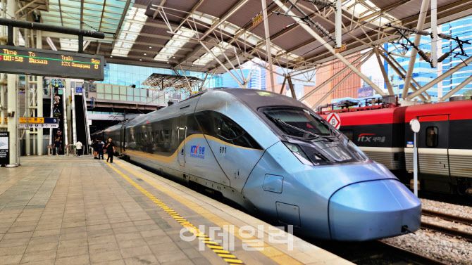 코레일관광개발의 럭셔리투어상품인 ‘명작’은 서울에서 청룔열차를 타고 편하게 부산까지 이동한다.