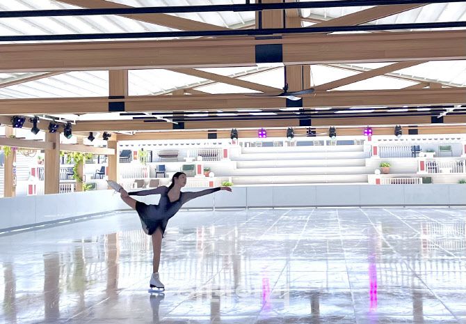 쏠비치 남해 아이스비치에서 스케이팅 시범을 보이고 있는 최다빈 전 피겨스케이팅 국가대표 (사진=이민하 기자)