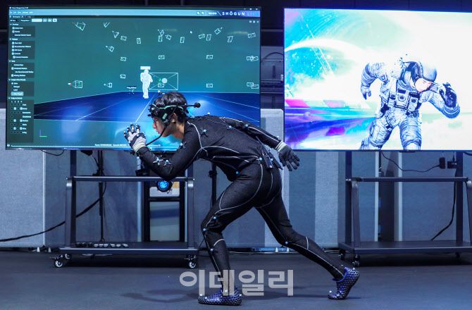 네이버가 구축한 ‘모션스테이지’에서 고품질의 3D 콘텐츠를 제작하고 있다.(사진=네이버)