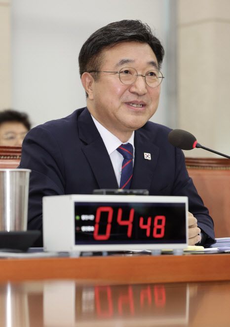 윤호중 행정안전부 장관 후보자가 18일 서울 여의도 국회 행정안전위원회에서 열린 인사청문회에서 답변하고 있다. (사진=뉴시스)