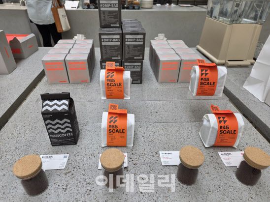 갤럭시 Z폴드7로 찍은 카페 사진(사진=윤정훈 기자)