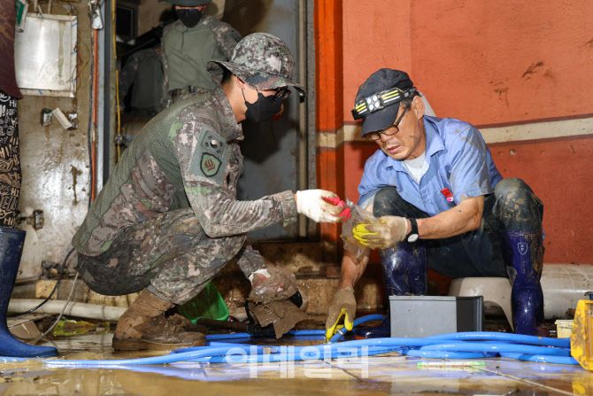 호우피해 복구지원 모습(사진=육군)