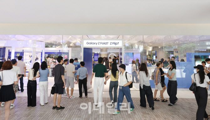 더현대 서울에 오픈한 ‘갤럭시 스튜디오’ 전경(사진=삼성전자)