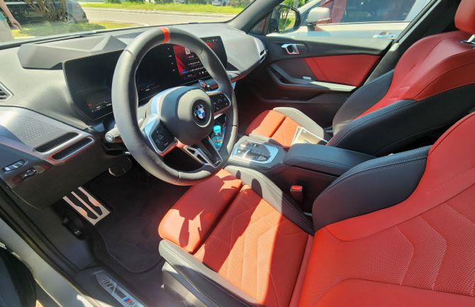 BMW M235 xDrive 그란 쿠페 인테리어 (사진=이배운 기자)