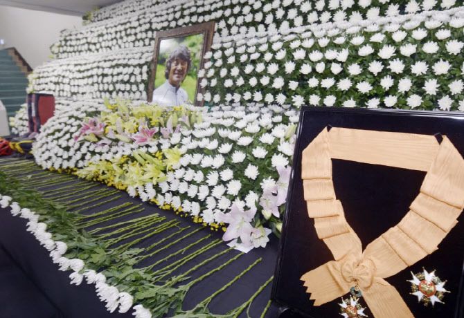 故 김홍빈 대장 시민분향소에 당시 문화체육관광부 장관이 추서한 체육훈장 ‘청룡장’(1등급)이 놓여있다. (사진=뉴스1)