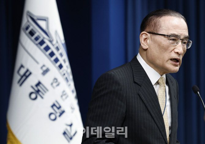 방미 일정을 마치고 귀국한 위성락 국가안보실장이 9일 서울 용산 대통령실에서 관세협상 및 방위비 관련 브리핑을 하고 있다.(사진=뉴시스)