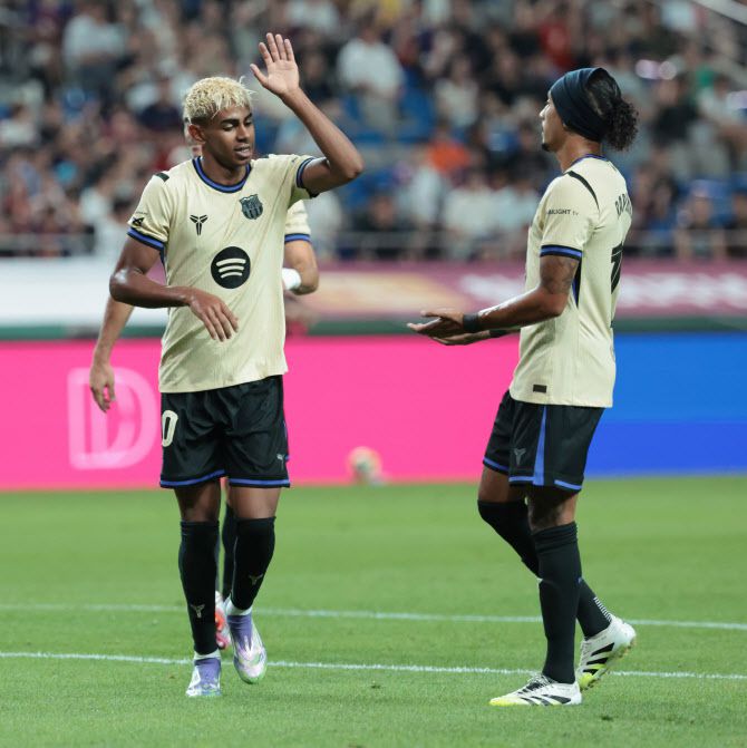 31일 서울월드컵경기장에서 열린 FC바르셀로나 2025 아시아투어 에디션 FC서울과 FC바르셀로나의 경기. 바르셀로나 야말이 득점 후 기뻐하고 있다. 사진=연합뉴스