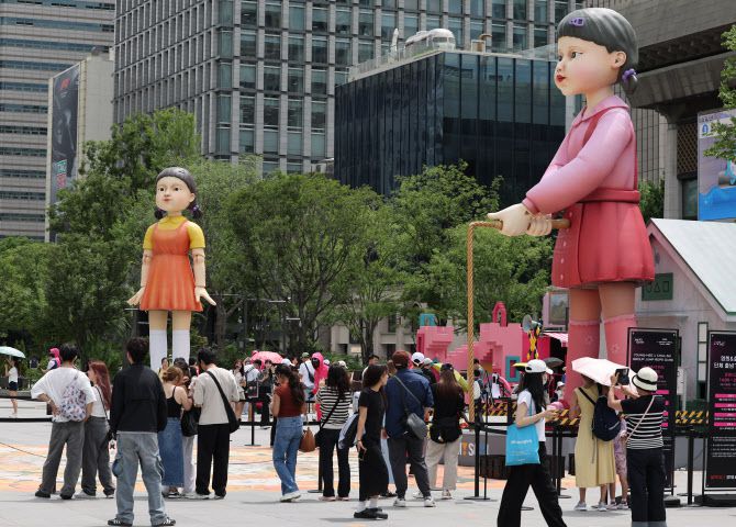 광화문광장에서 만나는 오겜(사진=연합뉴스)