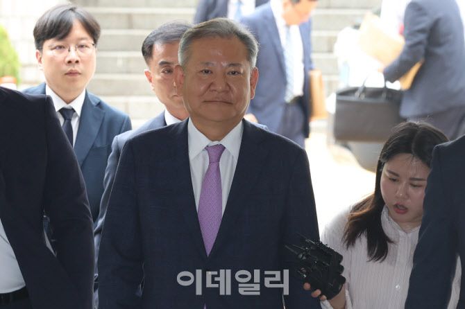 이상민 전 행정안전부 장관이 구속 전 피의자 심문(영장실질심사)을 위해 지난달 31일 서울 서초구 서울중앙지방법원으로 들어서고 있다. (사진=이데일리 이영훈 기자)