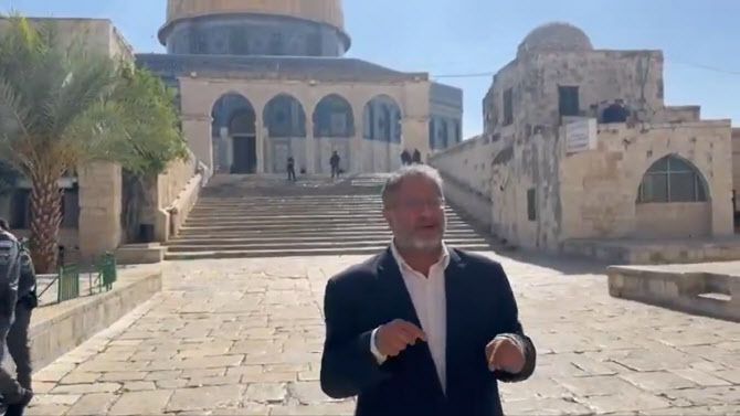 이타마르 벤그비르 이스라엘 국가안보장관이 3일(현지시간) 알아크사 모스크를 방문한 자신의 모습이 담긴 영상을 엑스(X·옛 트위터)에 게재했다. (사진=벤그비르 장관 엑스 계정)