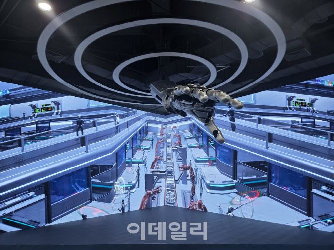 중국 베이징 이좡 경제기술개발구의 로봇 전시관에서 대형 로봇 팔이 설치돼 있다. (사진=이데일리 이명철 특파원)