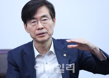 [이데일리 노진환 기자] 조경태 국민의힘 의원이 16일 서울 여의도 국회 의원회관에서 이데일리와 인터뷰를 하고 있다.