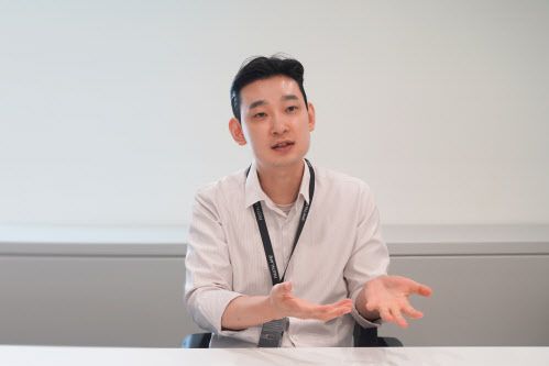 손승우 패스트레인 대표가 지난 7일 서울 강남 사무실에서 인터뷰를 하고 있다. (사진=패스트레인)