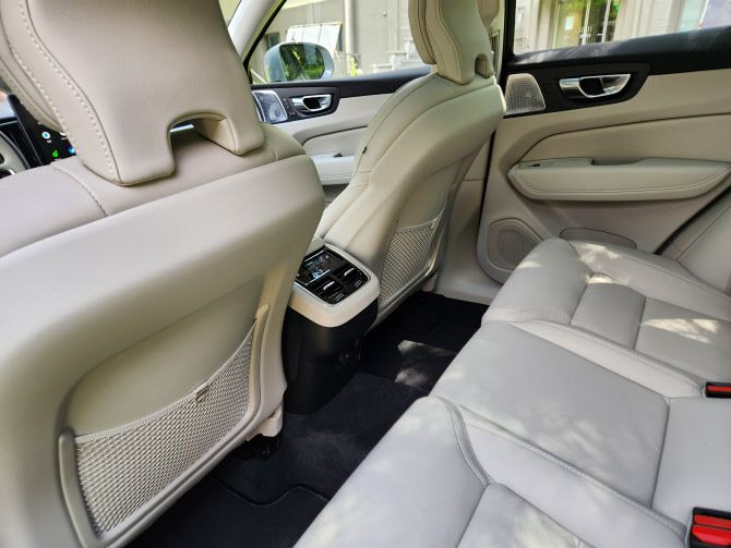 볼보 신형 XC60 뒷좌석 (사진=이배운 기자)