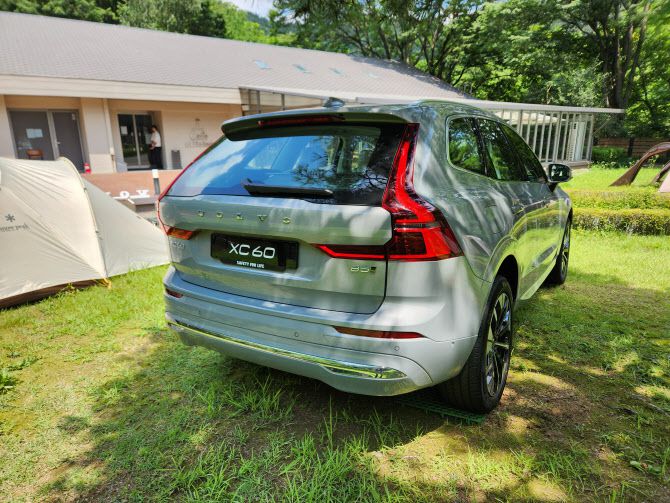 볼보 신형 XC60 후면 (사진=이배운 기자)
