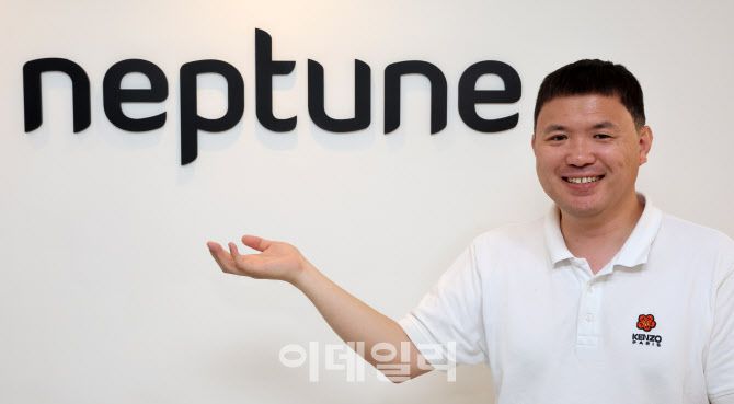 강율빈 넵튠 대표가 서울 강남구 넵튠 본사에서 포즈를 취하고 있다.(사진=방인권 기자)