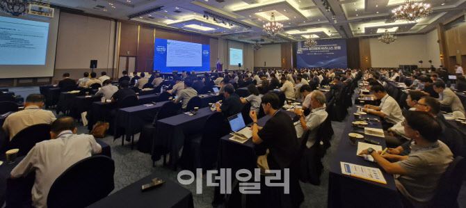 원전해체 관련 산학연 관계자들 수백여명이 포럼장을 빈틈 없이 메웠다. (사진=최훈길 기자)