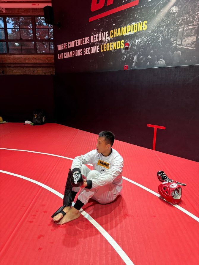 중국 상하이에서 로드 투 UFC 4강전 준비를 하고 있는 김상욱, 사진=김상욱 SNS