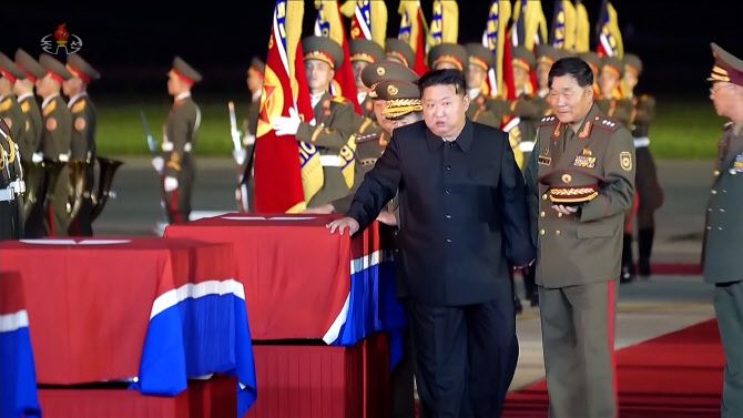 북한 조선중앙TV가 러시아에 파병된 북한군 전사자 유해가 지난 1일 평양에 도착한 장면을 지난 22일 공개했다.(사진=연합)