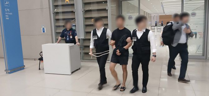 법무부는 지난 22일 오전 5시 5분 중국 국적의 남성 A 씨(34)를 태국 방콕에서 인천공항으로 송환했다. (사진=법무부)