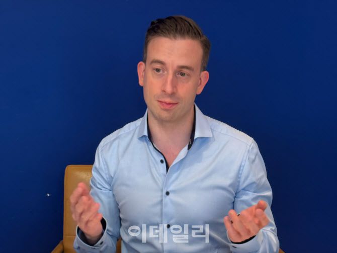 로렌츠 마이어 오테리온 CEO가 27일 서울 명동 모처에서 이데일리와 만나 인터뷰를 진행하고 있다. (사진=오테리온)