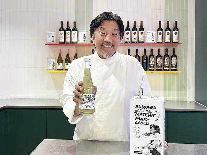 에드워드리 셰프가 GS25와 협업해 선보이는 ‘이균 말차 막걸리’를 홍보하고 있다. (사진=GS25)