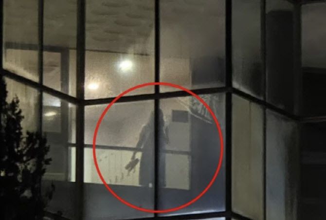 경북 경주의 한 호텔에서도 여성 사우나가 외부에서 훤히 들여다보여 문제가 된 바 있다. (사진=사회관계망서비스 캡처)