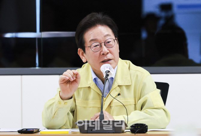 이재명 대통령이 30일 강원 강릉시청 재난안전상황실에서 가뭄 대책 회의를 주재하고 있다.(사진=뉴시스)