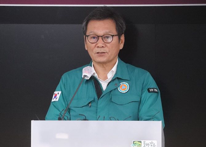 1일 강원 강릉시청 재난상황실에서 김홍규 강릉시장이 가뭄 대응 대책을 발표하고 있다. (사진=연합뉴스)