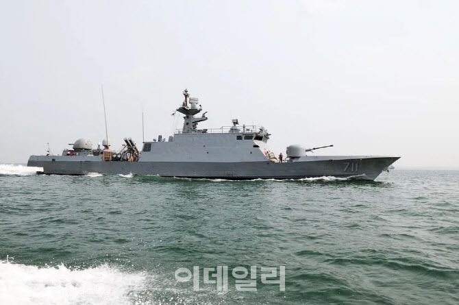 윤영하급 유도탄고속함(PKG), 전장/전폭/톤수: 63m/9m/570톤(만재), 무장: 76㎜·40㎜ 함포/함대함유도탄 등 (출처=방위사업청)