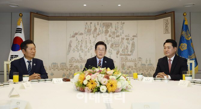 이재명 대통령이 8일 서울 용산 대통령실 청사에서 열린 여야 지도부 오찬 회동에서 발언하고 있다.(사진=뉴시스)