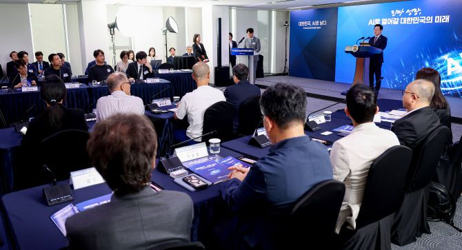 이재명 대통령이 8일 서울 중구 서울스퀘어에서 열린 국가인공지능 전략위원회 출범식에서 발언하고 있다.(사진=연합뉴스)