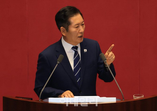 [이데일리 노진환 기자] 정청래 더불어민주당 대표가 9일 오전 서울 여의도 국회 제429회국회(정기회) 제2차 본회의에서 교섭단체 대표연설을 하고 있다.