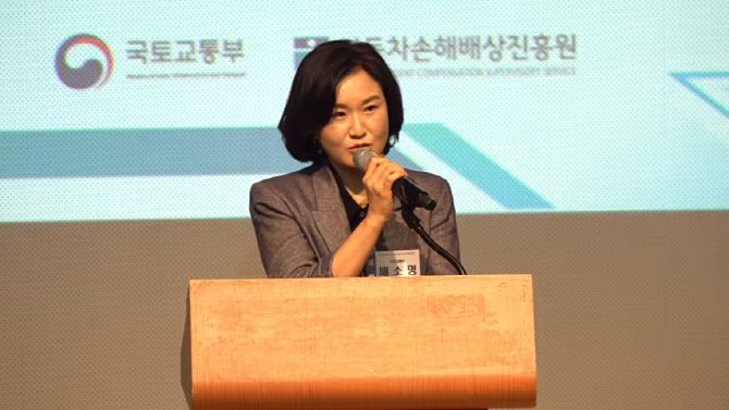 [이데일리 김형일 기자]9일 국토교통부가 서울 강남 역삼동에서 ‘자동차보험 건전성 확보를 위한 정책토론회’를 개최했다. 배소명 국토교통부 자동차운영보험과장이 개회사를 하고 있다.