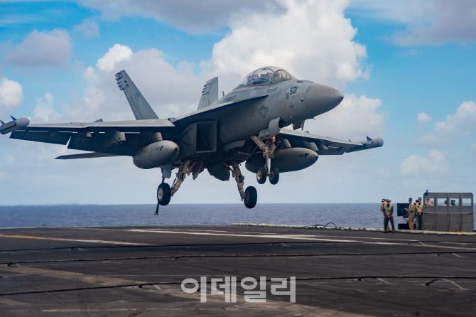 미국 보잉사가  F/A-18(슈퍼 호넷) 전투기 기반으로 개발한 EA-18G 그라울러 전자전기(출처=미 해군 홈페이지)