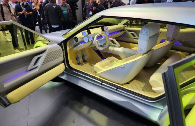 ‘코치 도어‘ 방식이 적용된 현대차 전기차 콘셉트카 ’콘셉트 쓰리‘ (사진=이데일리 이배운 기자)