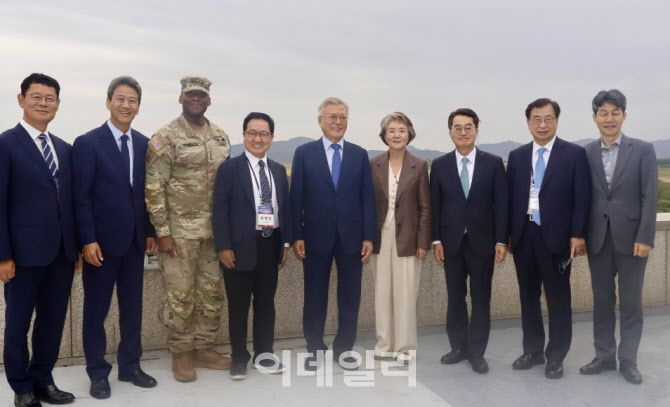 판문점 공동경비구역(JSA)을 찾은 문재인 전 대통령. (사진=유엔사 페이스북)