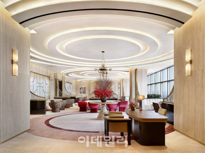 조선 팰리스 디자인 하우스 혜 협업 특별 전시가 진행되는 그랜드 리셉션 현장 (사진=조선호텔앤리조트)