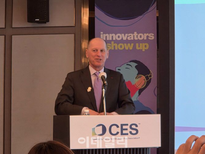 게리 샤피로 CTA CEO 겸 부위원장이 24일 서울 조선팰리스에서 개최한 기자간담회에서 발표하고 있다.(사진=조민정 기자)