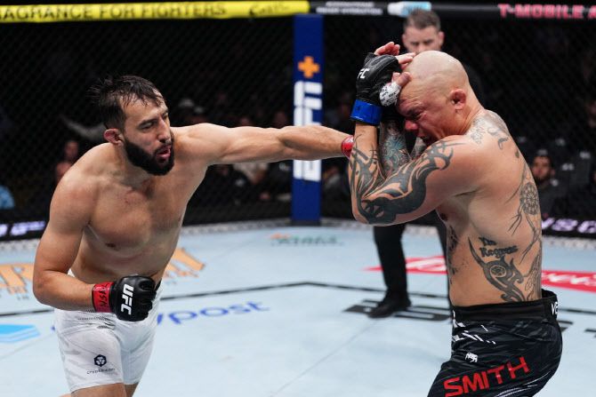 도미닉 레예스(왼쪽). 사진=UFC