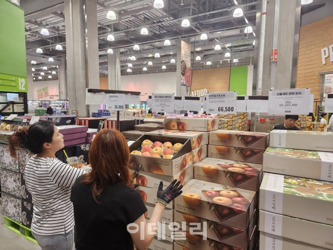 지난 27일 트레이더스 고양점에 과일 박스가 진열돼 있다. (사진=김정유 기자)