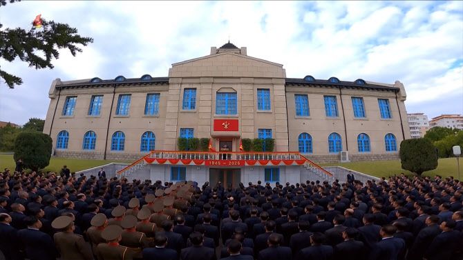 김정은 북한 국무위원장이 노동당 창건 80주년을 앞두고 지난 8일 당창건사적관을 방문해 기념연설을 했다고 조선중앙TV가 9일 보도했다. (사진=연합뉴스)