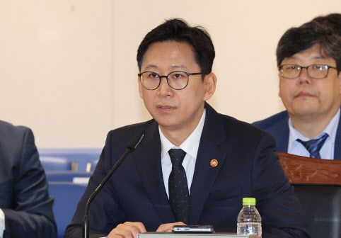 배경훈 부총리 겸 과학기술정보통신부 장관이 13일 정부세종청사에서 열린 국회 과학기술정보방송통신위원회의 과학기술정보통신부에 대한 국정감사에서 여야 위원들의 질의에 답하고 있다.(사진=연합뉴스)