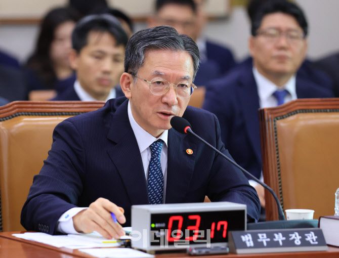 정성호 법무부 장관이 14일 서울 여의도 국회에서 열린 법무부 등에 대한 법제사법위원회 국정감사에서 질의에 답변하고 있다. (사진=노진환 기자)